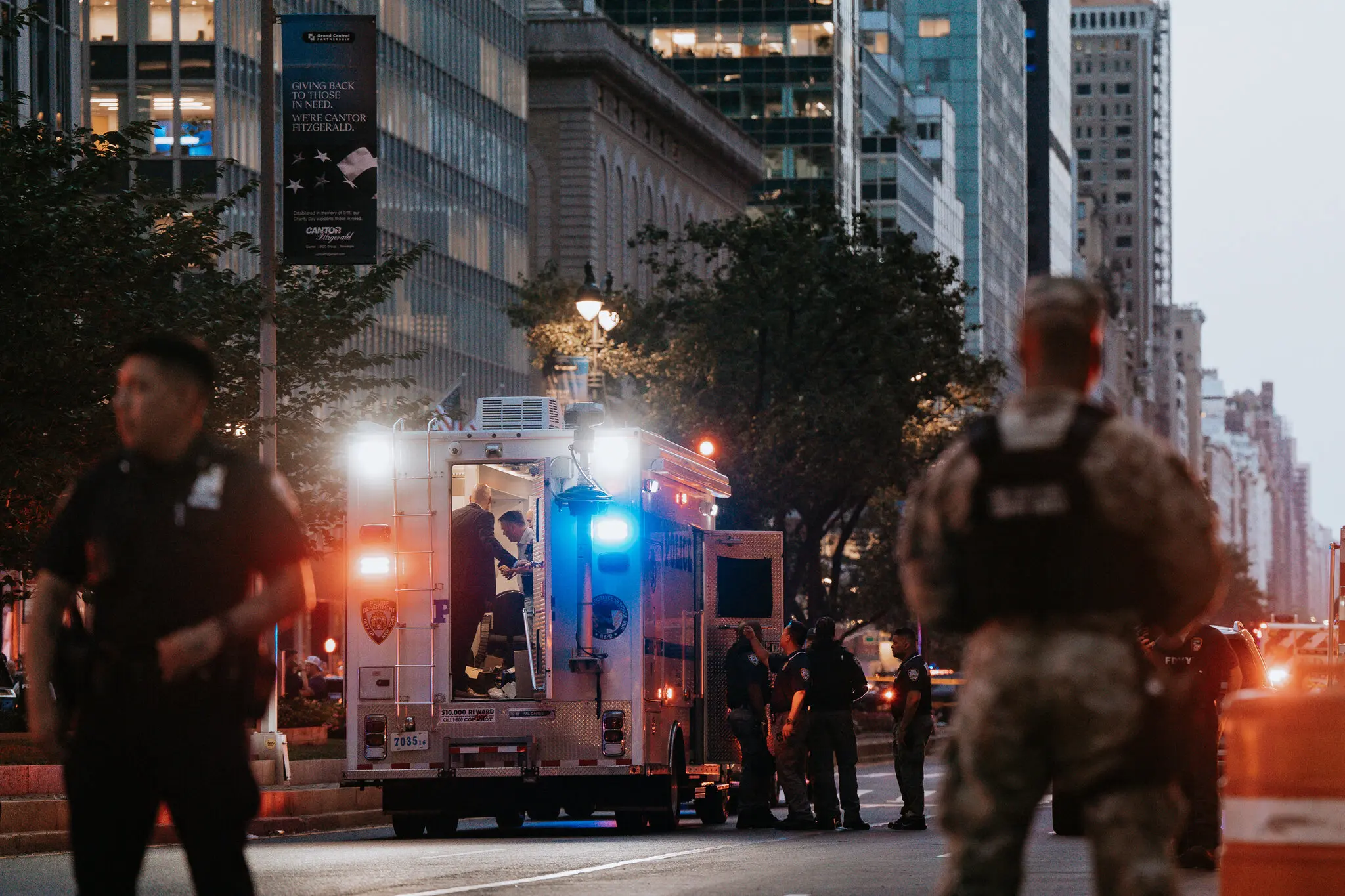 Масова стрілянина в Нью-Йорку: збройний напад у центрі Мангеттена шокував США